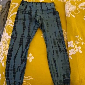 Lululemon wonder under